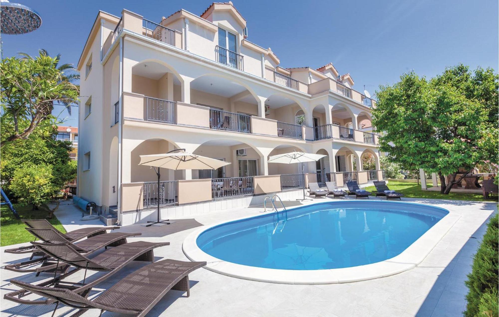 Amazing Apartment In Kastel Stafilic With Jacuzzi Kaštela Buitenkant foto