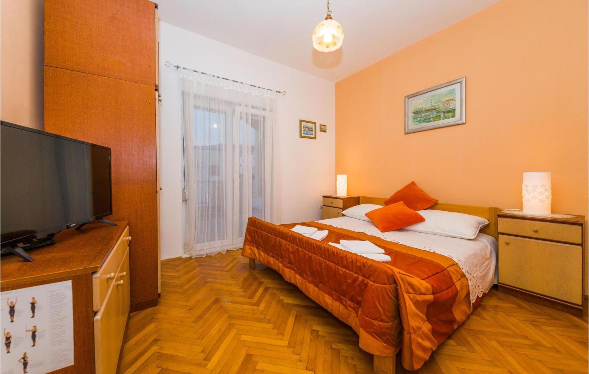Amazing Apartment In Kastel Stafilic With Jacuzzi Kaštela Buitenkant foto